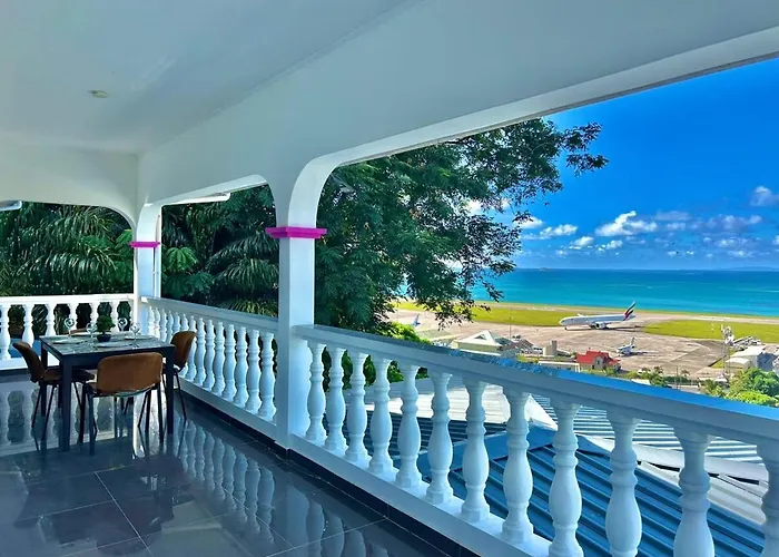 Apartment Villea Frangipani 2br Floor Near Airport Pointe La Rue