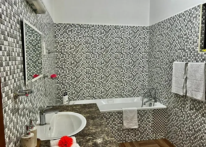 Apartment Villea Frangipani 2br Floor Near Airport *