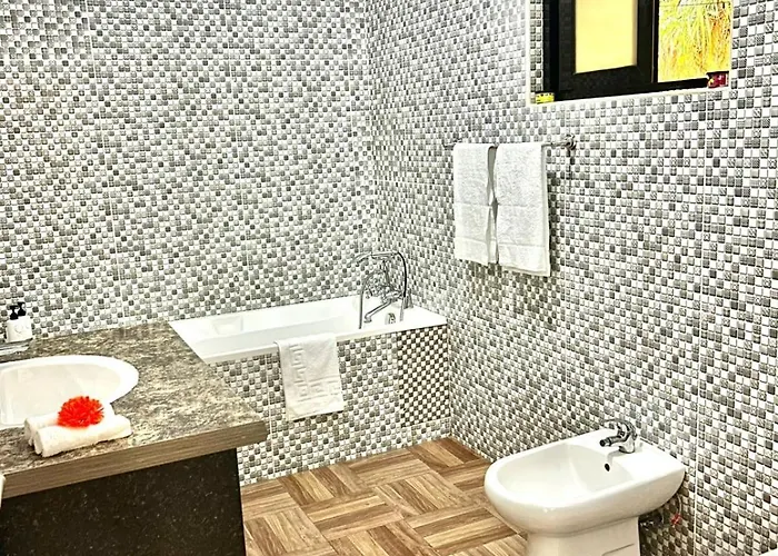 Apartment Villea Frangipani 2br Floor Near Airport *