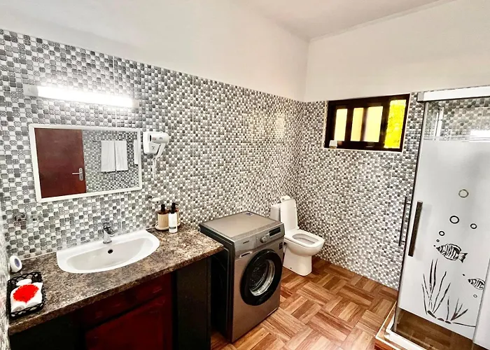 Villea Frangipani 2br Floor Near Airport *